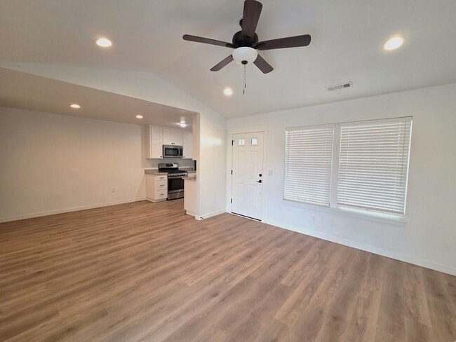 Building Photo - Newer Two bedroom/Two bath Duplex | Available NOW