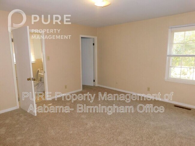 Building Photo - 117 22nd Ave NE