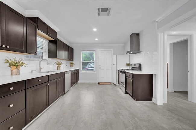 Building Photo - 2610 W Holcombe Blvd