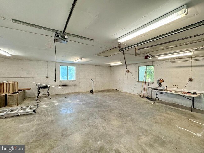 Building Photo - 8530 Wedding Dr
