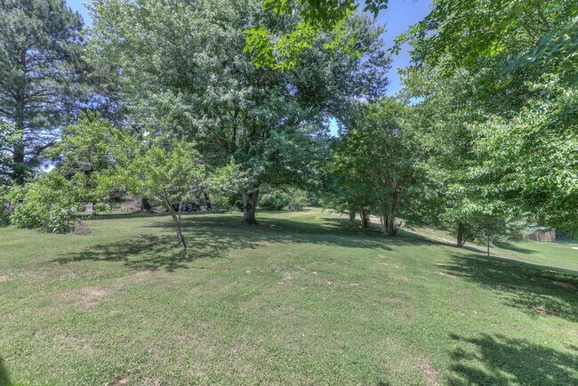 Building Photo - 2303 Friendship Dr