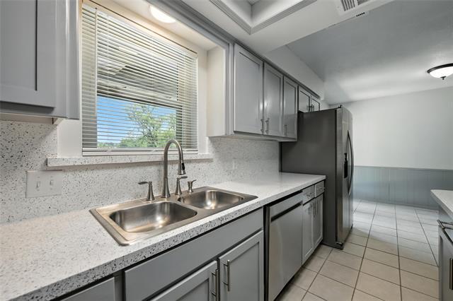 Building Photo - 8832 Sandcastle Ct