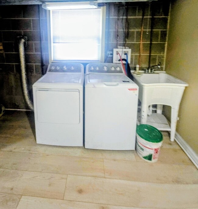 Building Photo - 16674 Thornton Ave