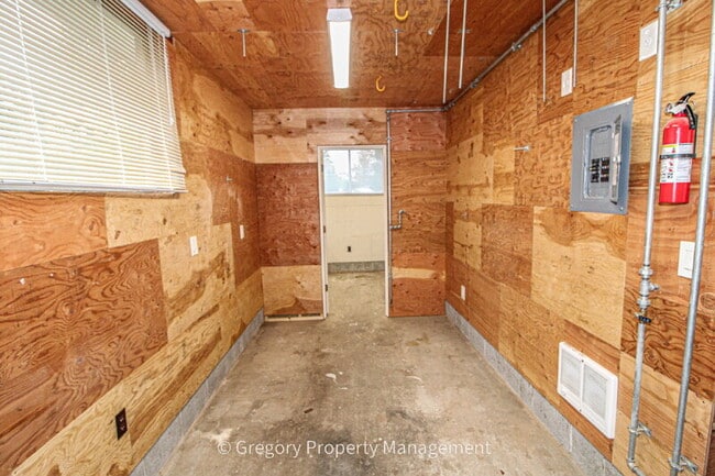 Building Photo - 1202 44th St SE