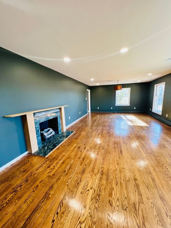 Building Photo - 3162 Stoneridge Rd SW