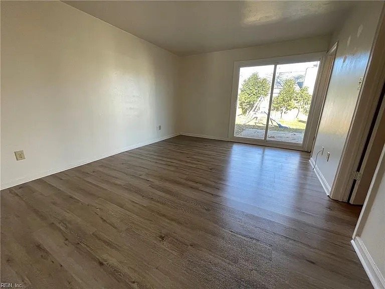 Building Photo - 916 Bernstein Ct