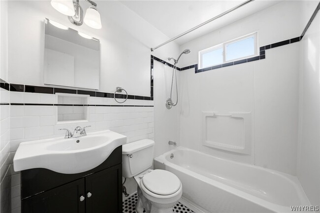 Building Photo - 38 Harvest Ave