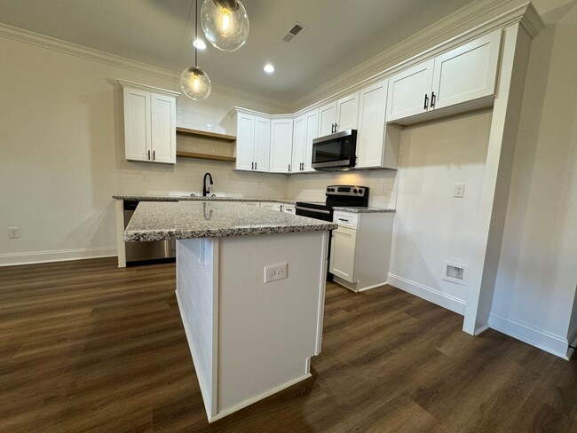 Building Photo - NEW 3/2.5 Gaited Townhouse in Downtown Rom...