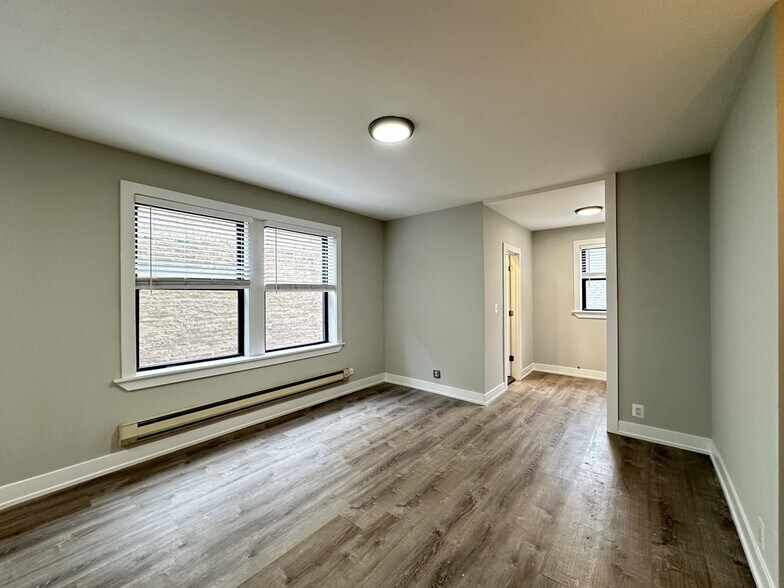 Building Photo - 4349 N Damen Ave