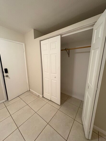 Building Photo - 4928 Shoshone St