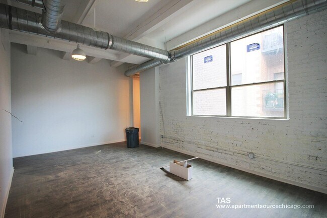Building Photo - Loft-style condo-quality 2 Bed/2 ba IN UNIT LAUNDRY!!