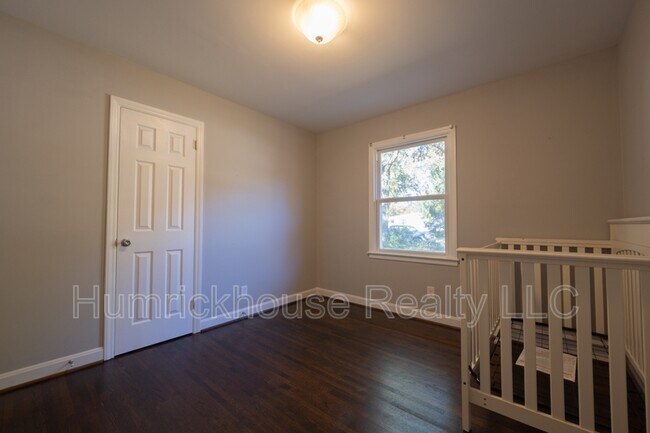 Building Photo - 1601 Grovewood Dr