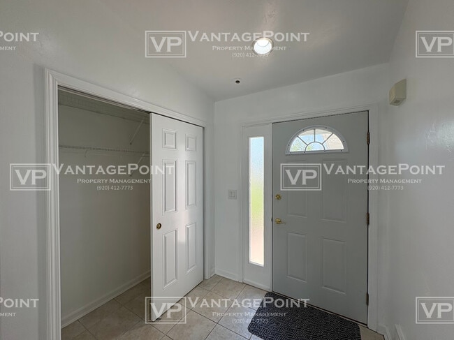 Building Photo - 1684 Twin Lakes Cir