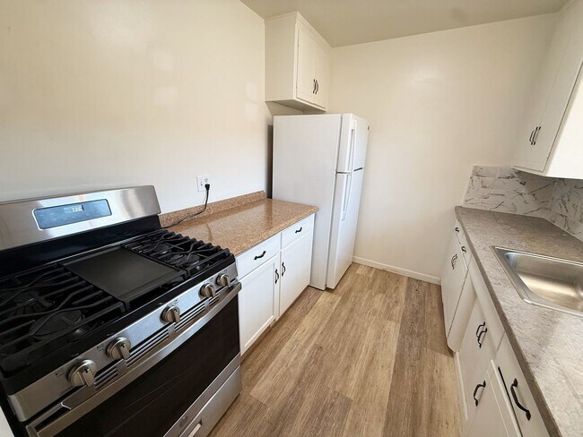 Building Photo - 4348 - 4352 1/2 McClintock St