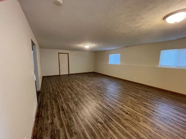 Building Photo - Spacious, updated, 5 bedroom, 3 bath house in south Lincoln.