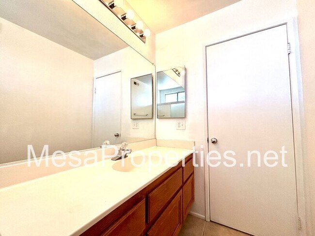 Building Photo - 14581 King Canyon Rd