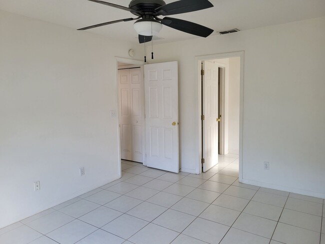 Building Photo - Spacious, Bright & Move-In Ready Home in Clermont!