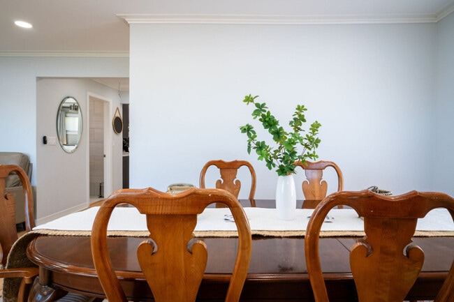 Building Photo - 525 Circle Dr