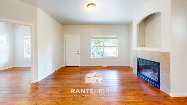 Building Photo - Beautiful 3 bed/2.5 bath Lacey Home with JBLM Access!