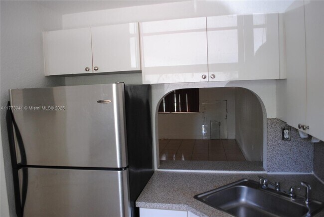 Building Photo - 17255 SW 95th Ave