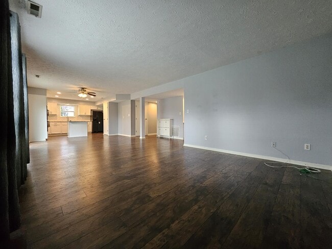 Building Photo - 7645 Bayridge Dr