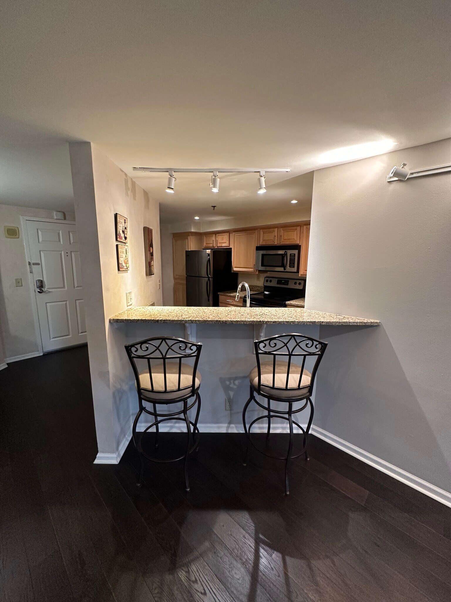 Interior breakfast bar - 270 E Highland Ave