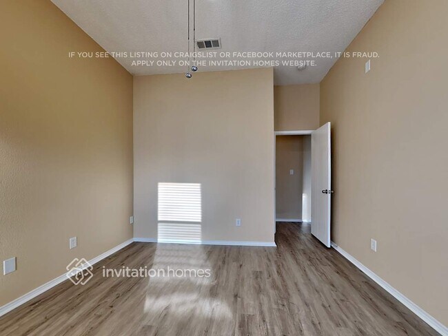 Building Photo - 10648 Shadywood Dr