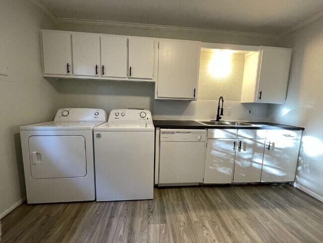 Building Photo - Unit 1 is a 2 Bedroom, 1 Bath in the Quite Country of Johnson County