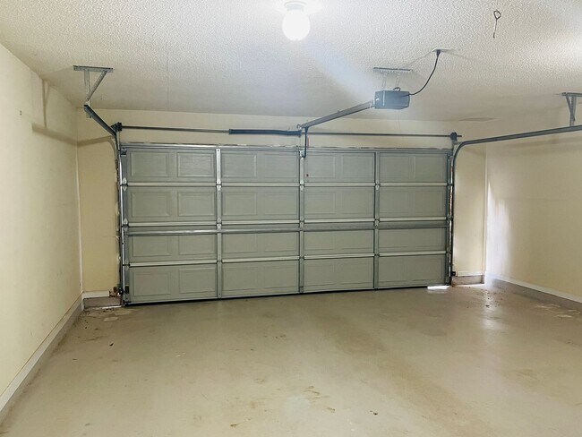 Building Photo - Welcome home! 3 Bedroom 2 Bath home in Sum...