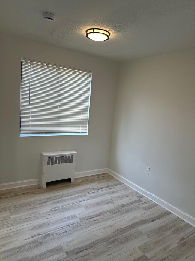 Building Photo - 3 Bed 1 Bath SW DC