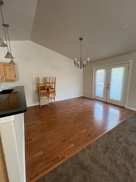 Building Photo - 8847 Lakehurst Dr