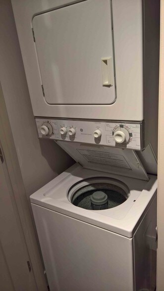 Washer/Dryer - 1432 W Telegraph Hill Dr