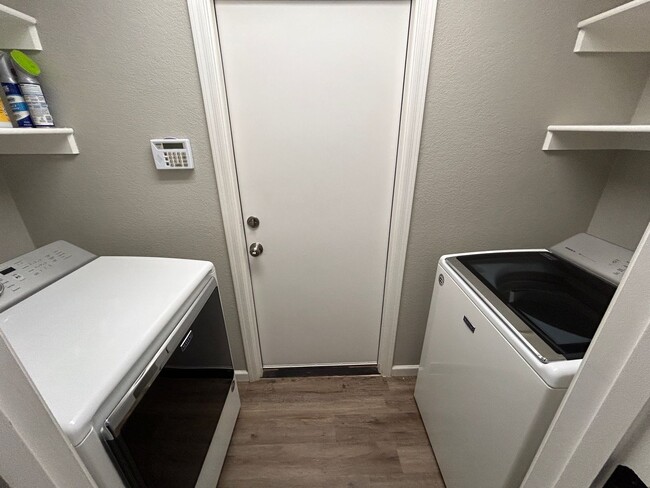 Building Photo - 14658 W Marcus Dr