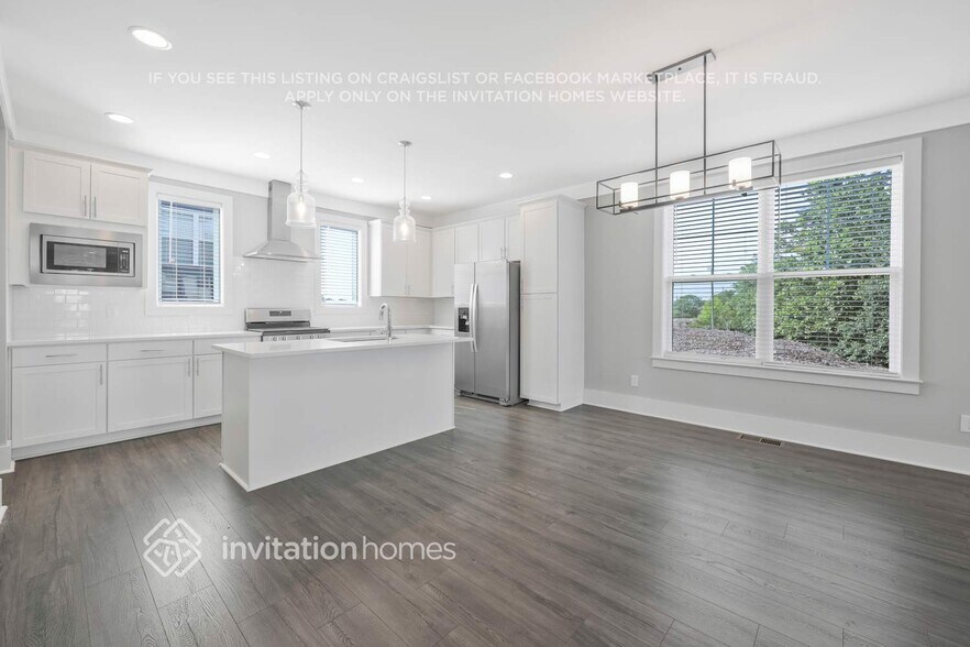 Building Photo - 647 Vernon Ave