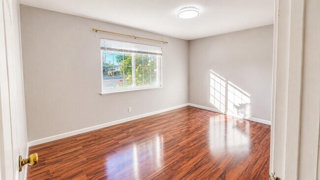 Building Photo - 2132 Forbes Ave