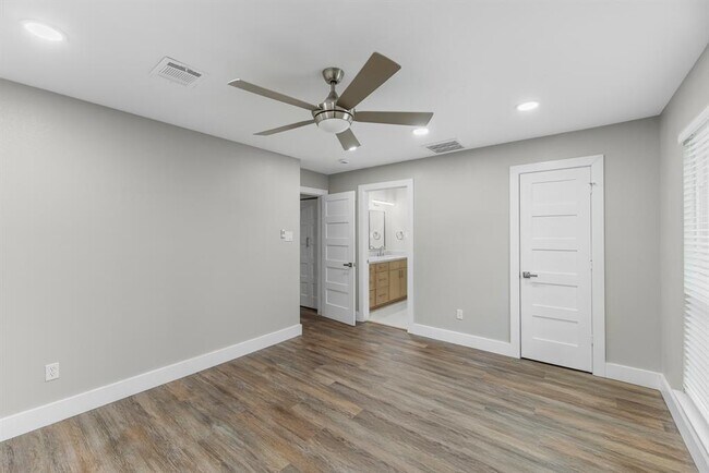 Building Photo - 8219 Wateka Cir