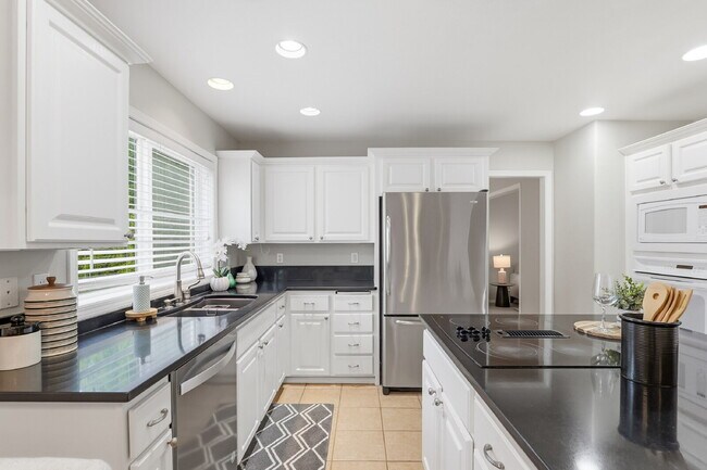 Building Photo - Elegant Executive Home in Desirable Camas – Minutes to SR-14, I-205 & Vancouver