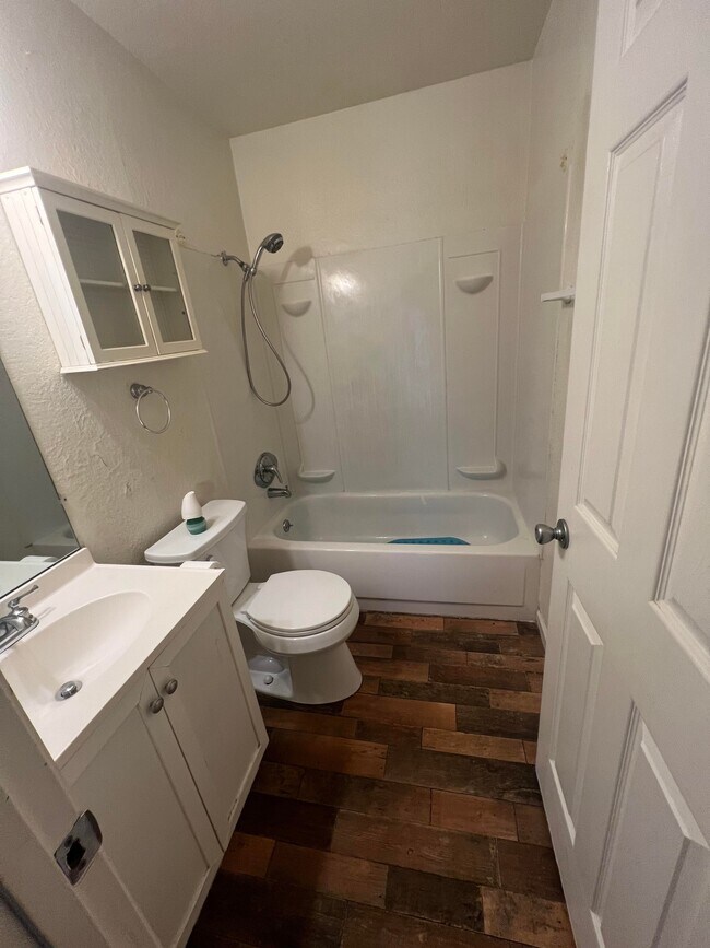 Building Photo - 195 Del Sur Ct