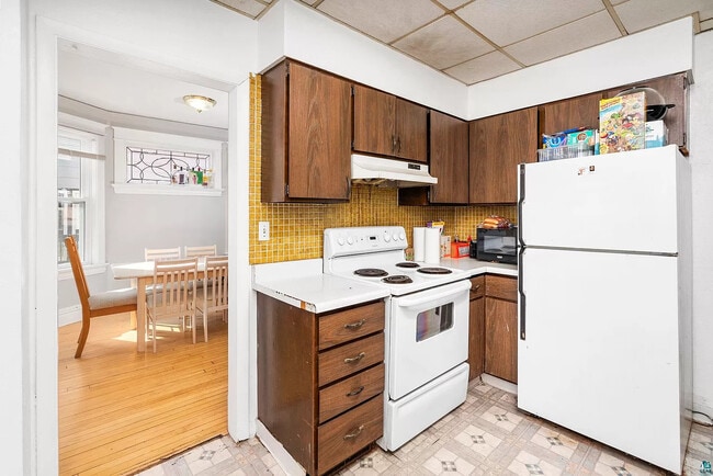 Building Photo - 2114 E 4th St