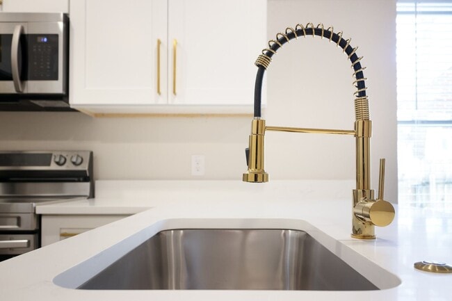 Building Photo - All Units Are Available With Brandnew Full Appliance Package