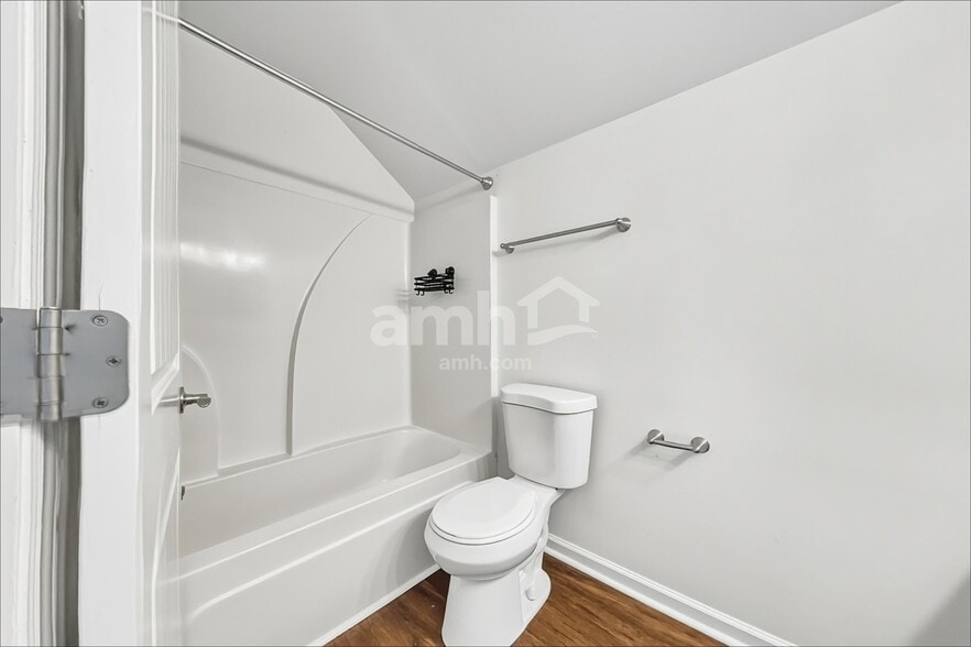 Building Photo - 4850 Beryl Dr