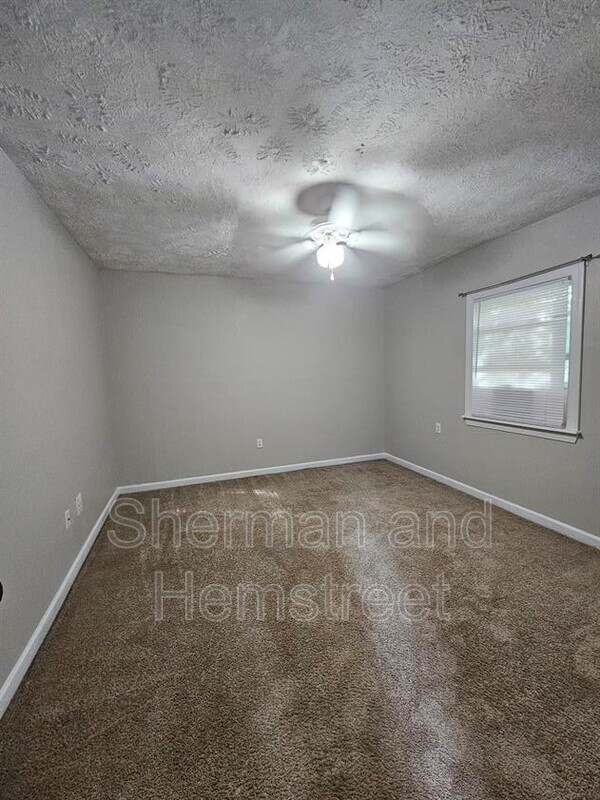 Building Photo - 3306 Tanglewood Dr