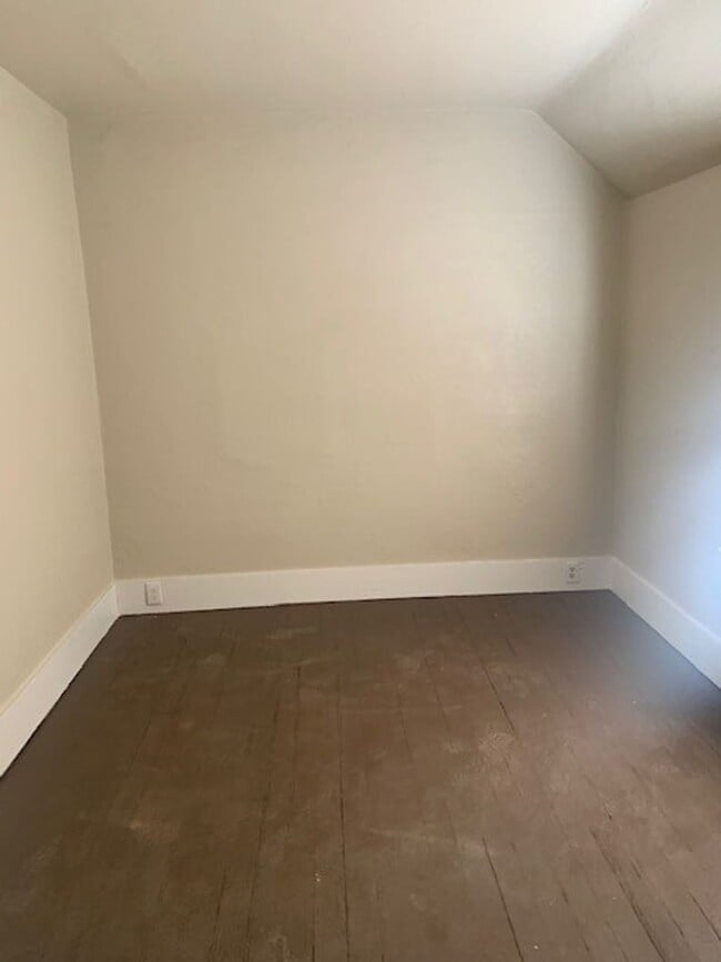Building Photo - 2+Bedroom 2Bath Single Family Home