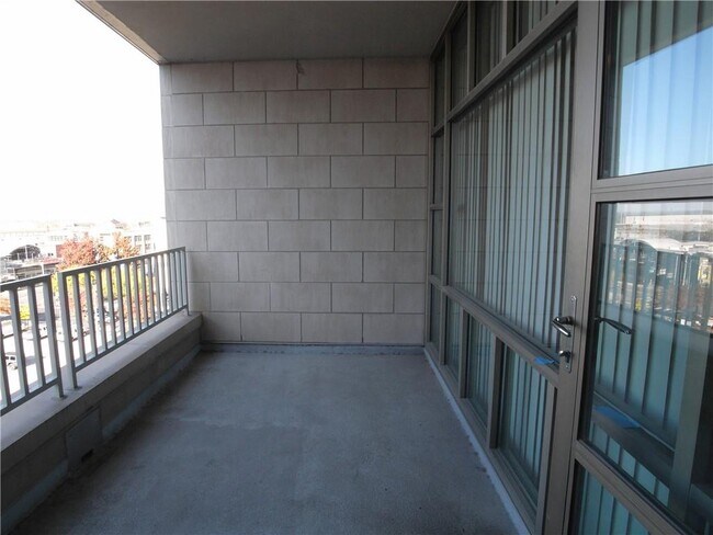 Building Photo - 250 Park Ave W NW