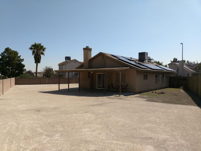 Building Photo - Henderson 4 Bedroom