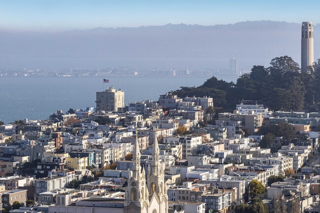 Building Photo - 999 Green St