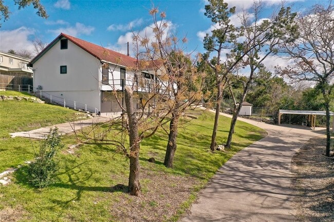 Building Photo - 809 Castle Ridge Rd