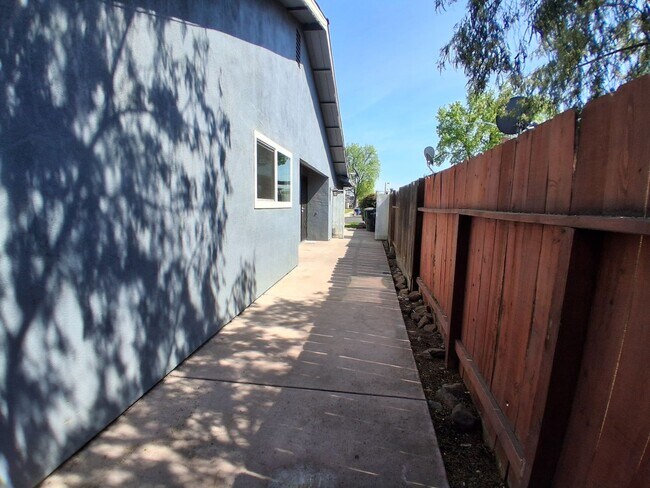 Building Photo - Thistlewood3505/3507