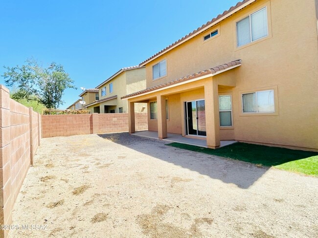 Building Photo - 5079 N Cliffed River Dr