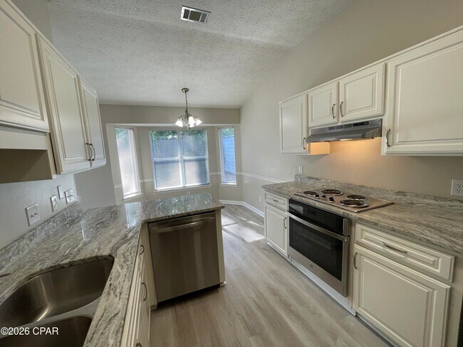 Building Photo - 140 Treasure Palm Dr